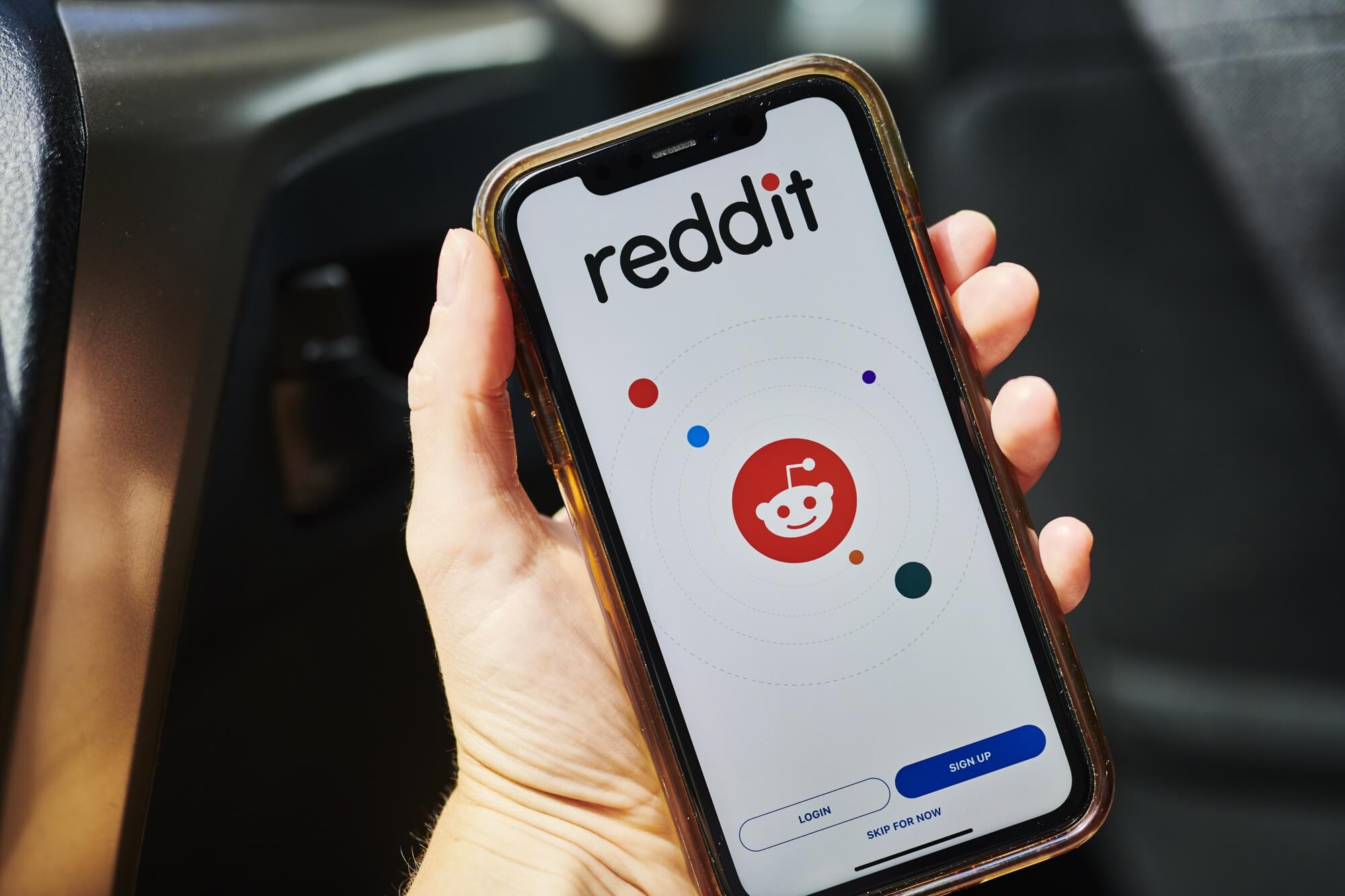Reddit Neden 4% Yükseliyor?