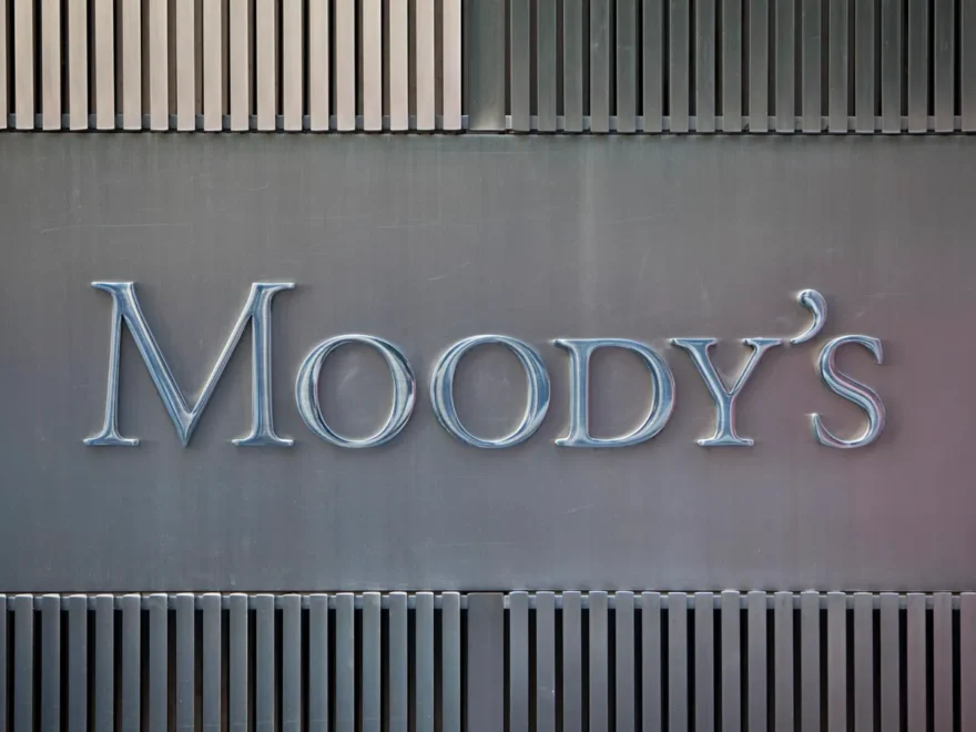 Moody's, Akbank'ın kredi notunu "Ba3" seviyesinde ve görünümünü "Durağan" olarak teyit etti