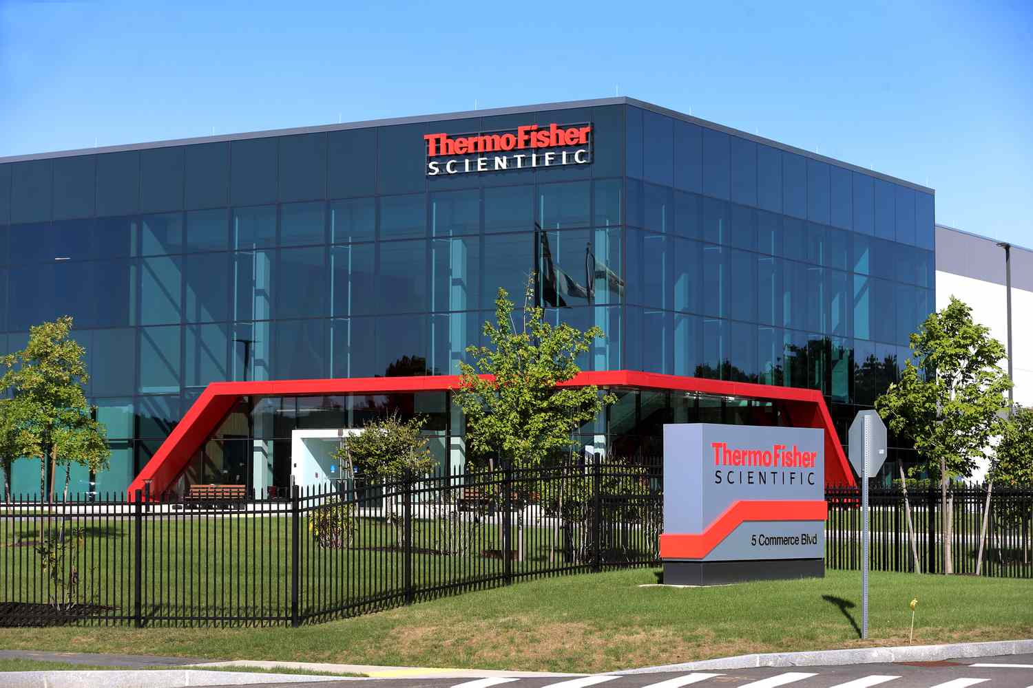 Thermo Fisher, ilaç üretim tesisinde düzenleyici ihlaller için uyarıldı