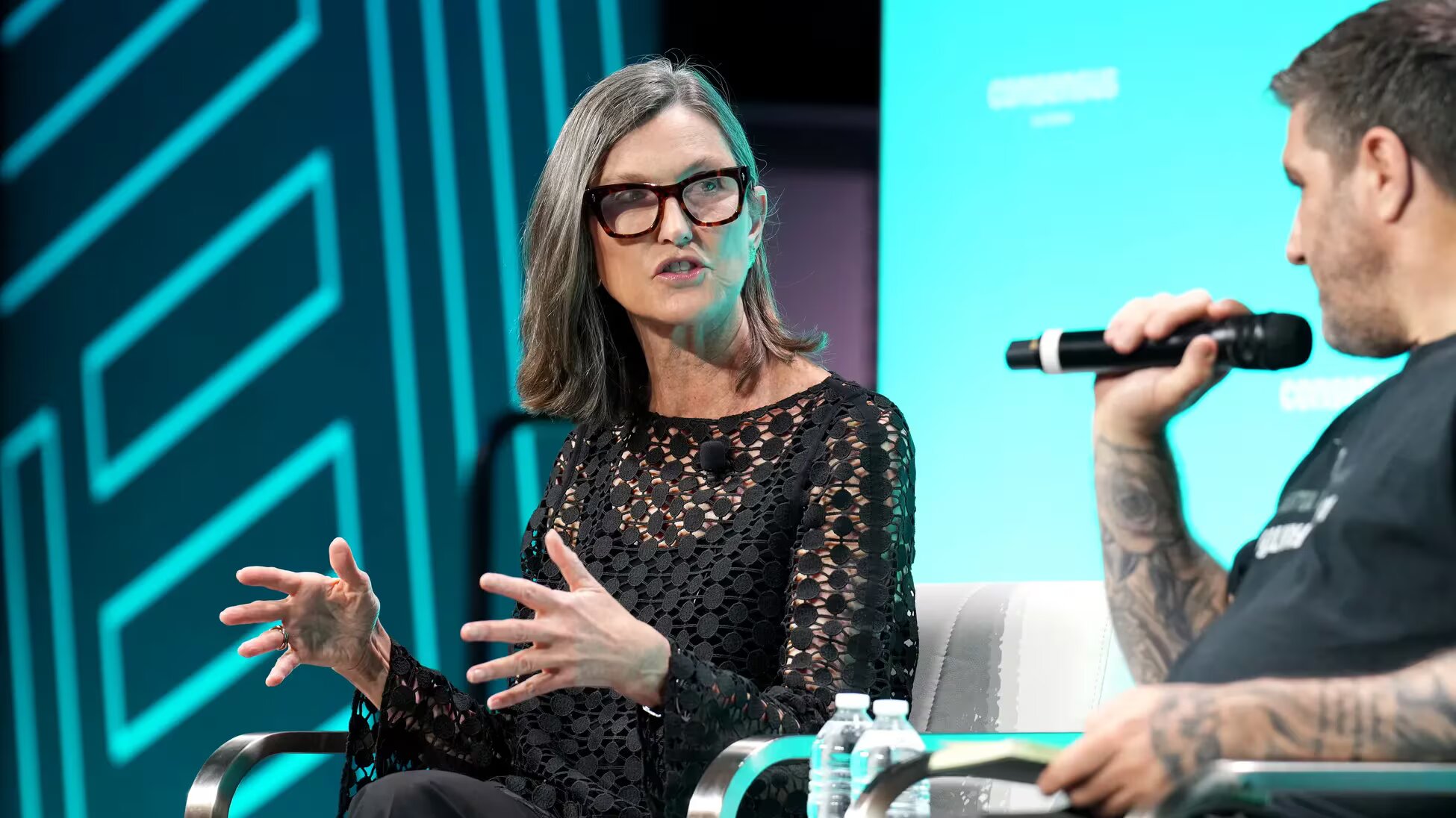 Cathie Wood, 2,2 milyon dolarlık Coinbase hissesi satın aldı