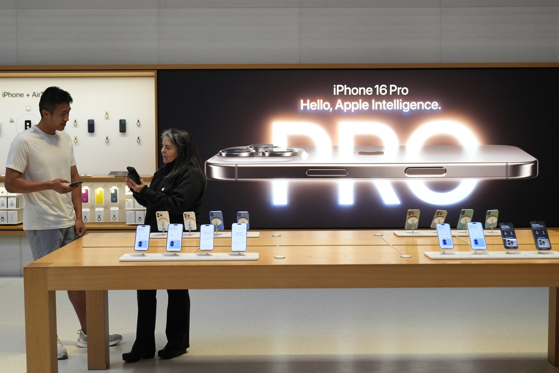 Apple’ın iPhone 16 Pro satışları artıyor, temel modeller geride kalıyor