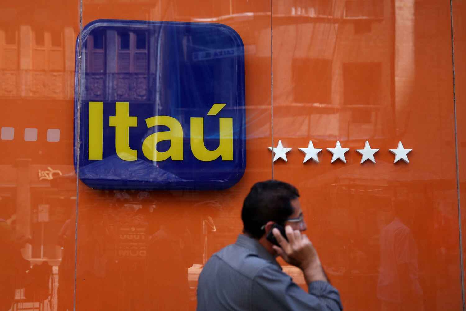Itau Unibanco’nun üçüncü çeyrek kârı beklentileri aştı, gelirler zayıf kaldı