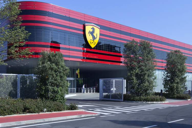 Ferrari’nin gelirleri beklentileri aşsa da geçen yıla göre düşüş kaydetti