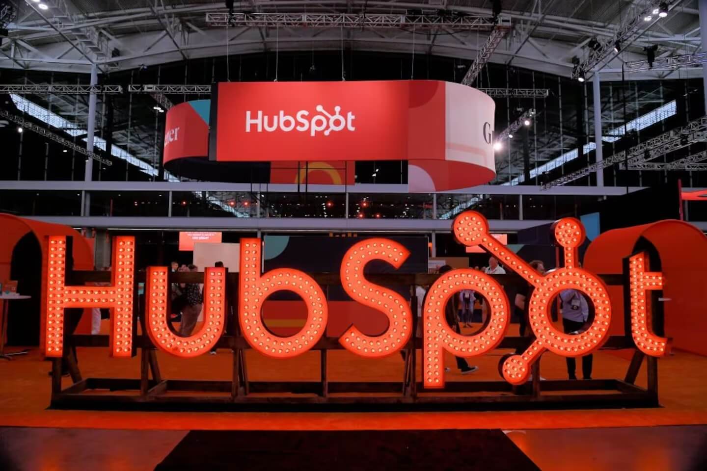 HubSpot beklentileri aşan sonuçlar ve yapay zekâ atılımıyla yükseldi