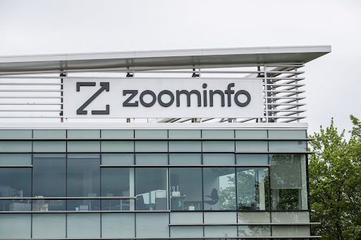 ZoomInfo neden 21% düşüyor?