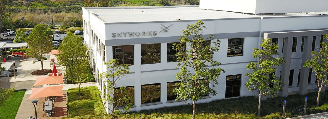 Skyworks gelir ve kârı tahminleri aşsa da yıllık bazda düştü