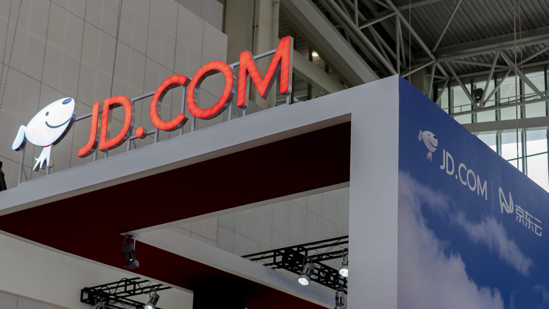 JD.com üçüncü çeyrekte beklentileri aşsa da hisse düşüşte