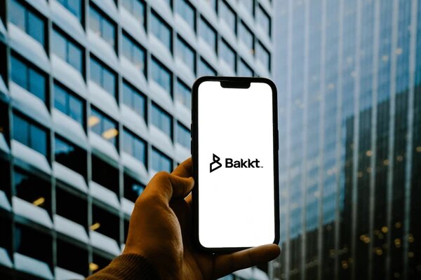 Bakkt Holdings beklentileri aştı, gelir ve kârını artırdı