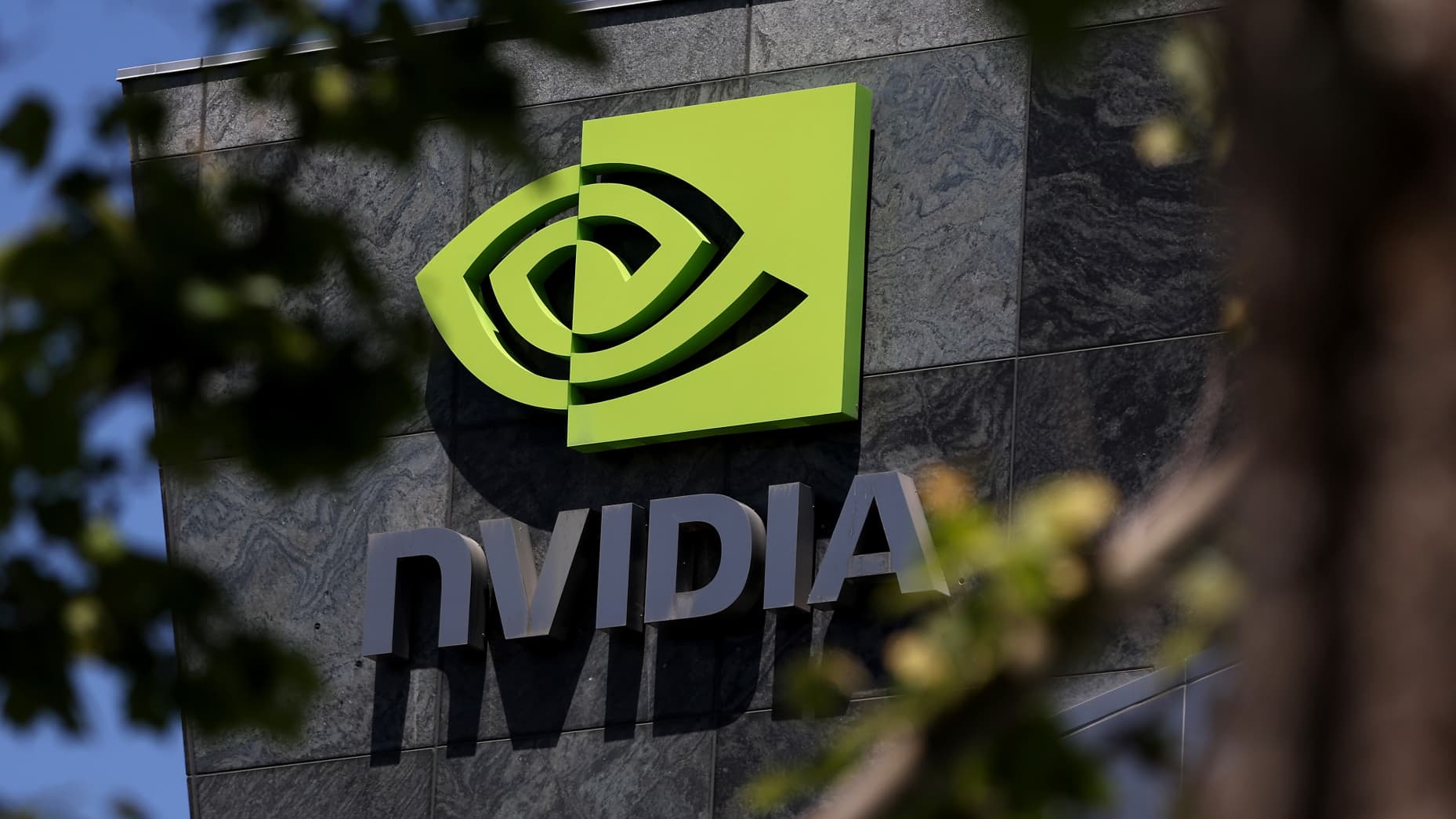 Nvidia’nın yapay zekâ çipleri sunucularda aşırı ısınmaya yol açıyor 