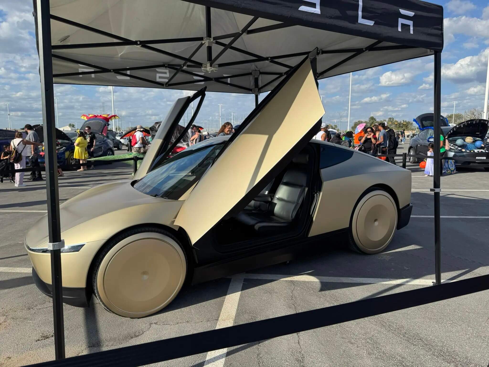 Musk, Cybercab ve Optimus için 30 bin dolar vaadini erteledi