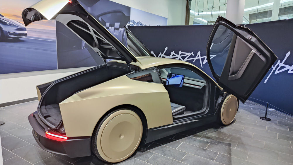 Tesla’nın Cybercab’i logosuz olacak