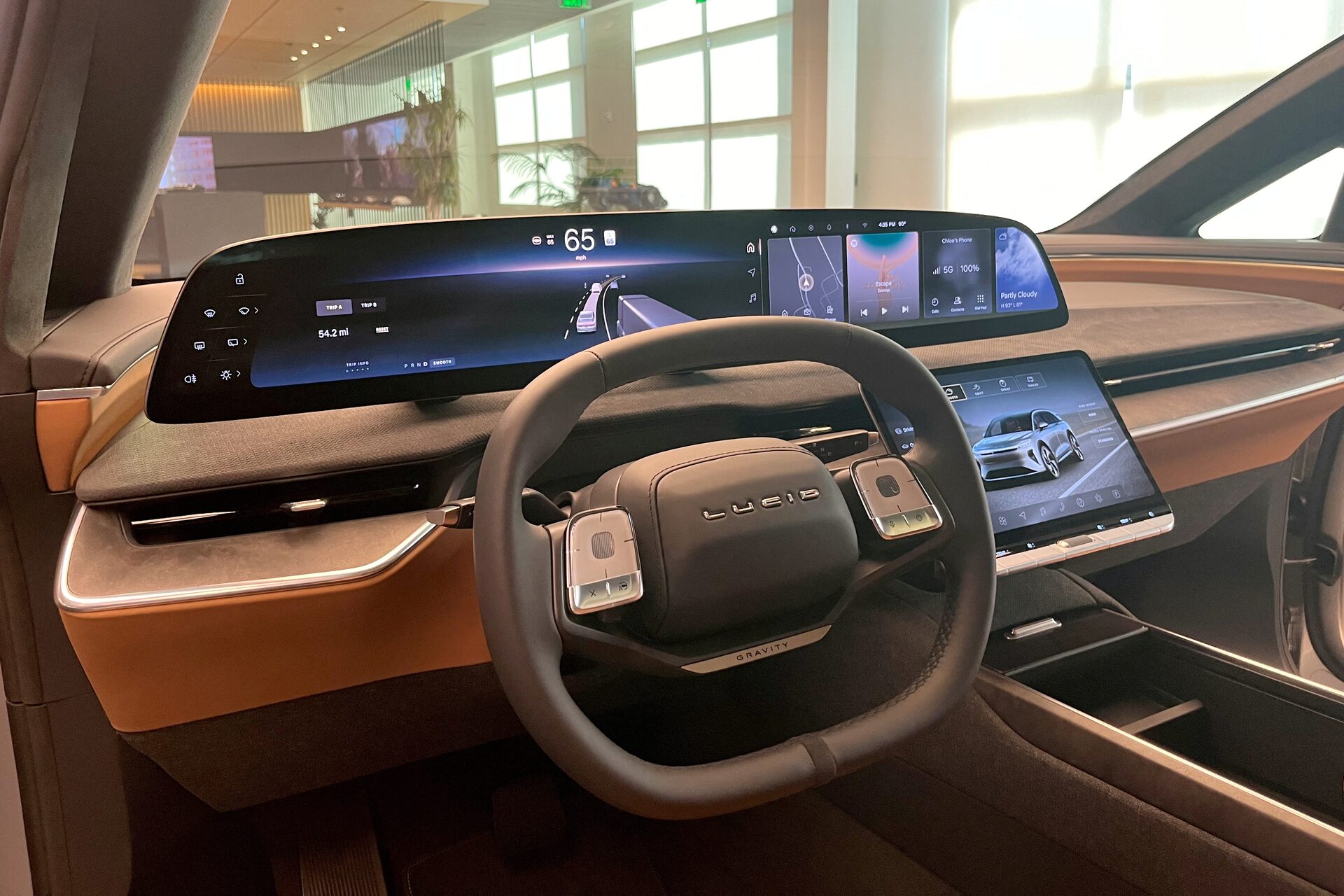 Lucid Gravity’nin menzili Tesla Model X’i geçti