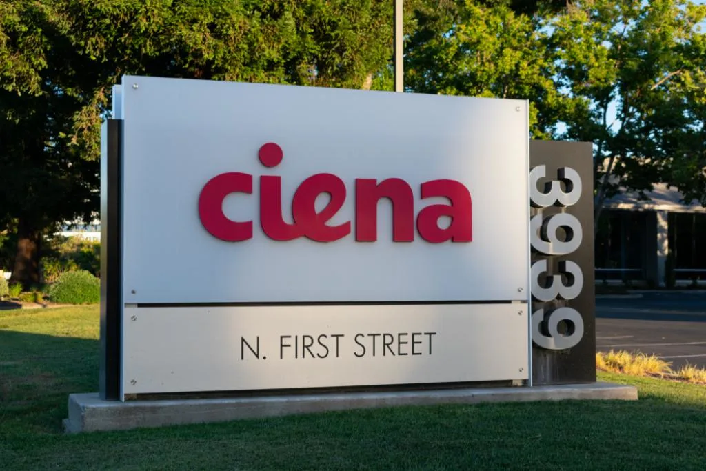 Ciena gelirde beklentiyi aştı, kârda geride kaldı