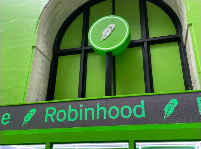 Robinhood’dan Trump’a 2 milyon dolarlık bağış