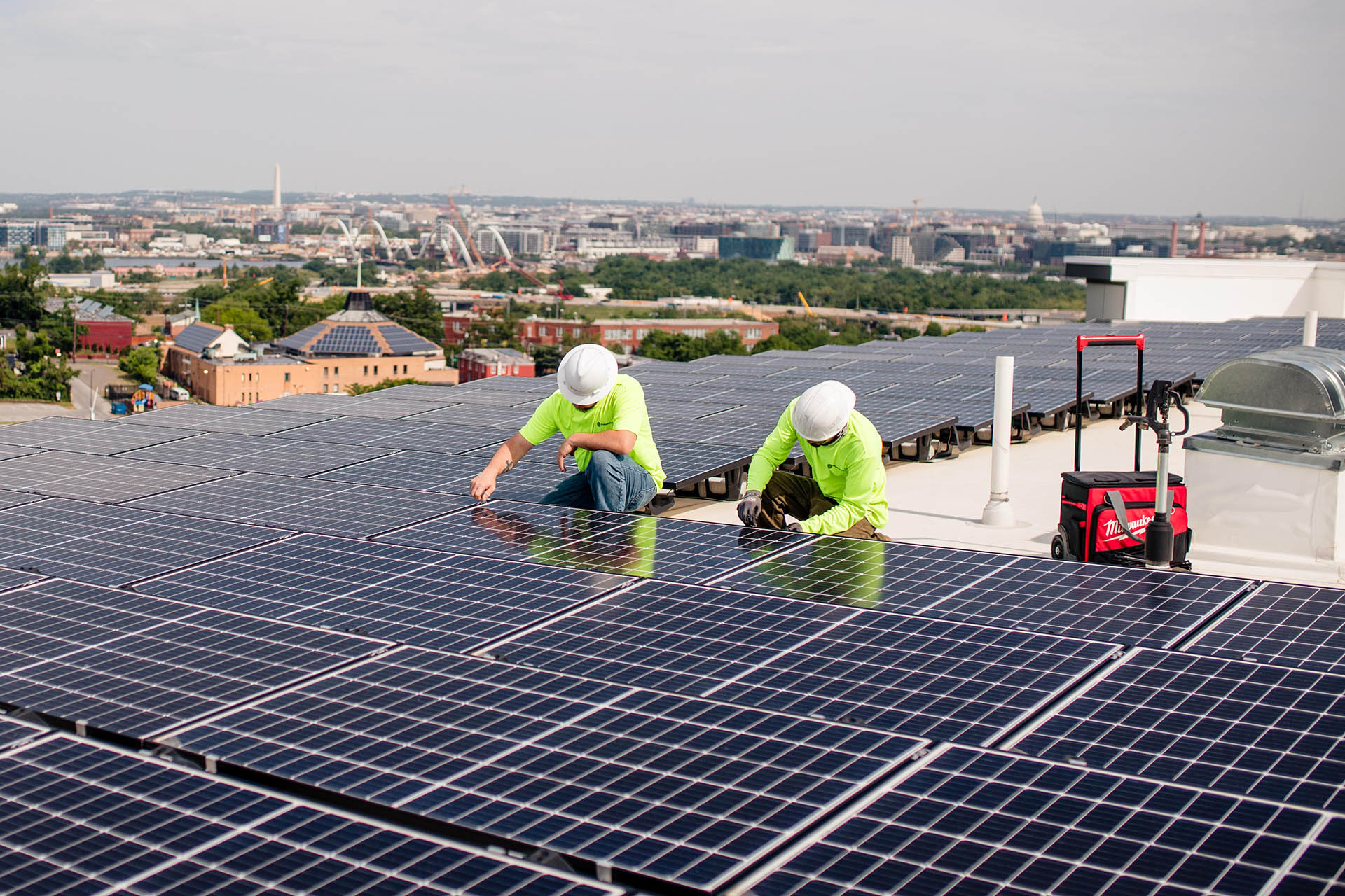 Goldman Sachs, iki güneş enerjisi hissesinde not güncelledi