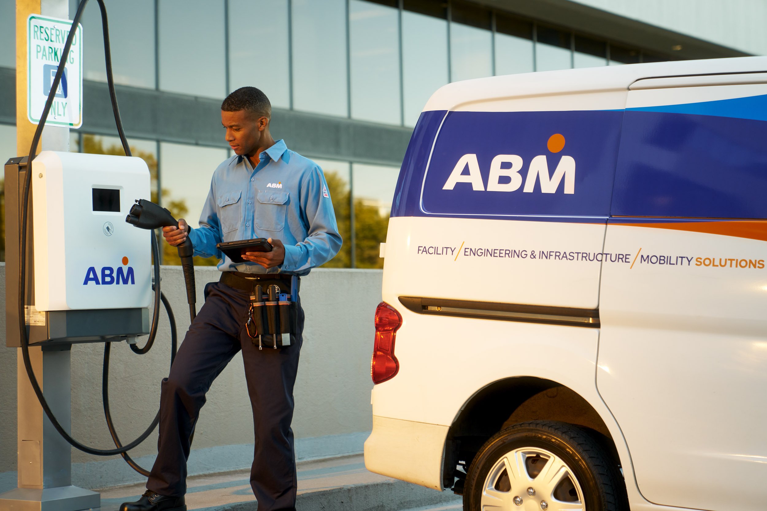 ABM Industries üçüncü çeyrekte beklentileri aştı ancak hisse ekside