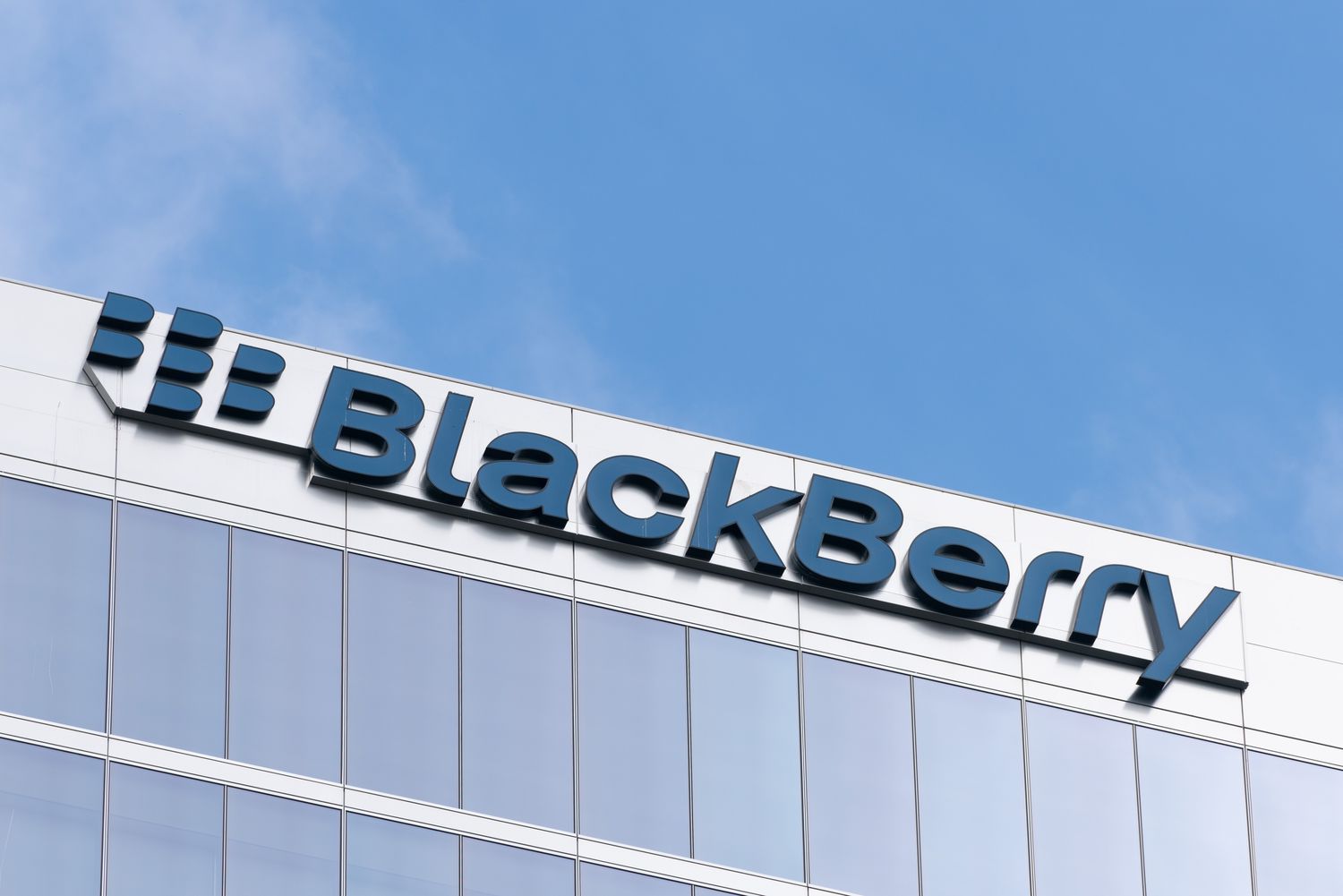 BlackBerry’nin üçüncü çeyrek kârı beklentileri aştı ancak hisse ekside
