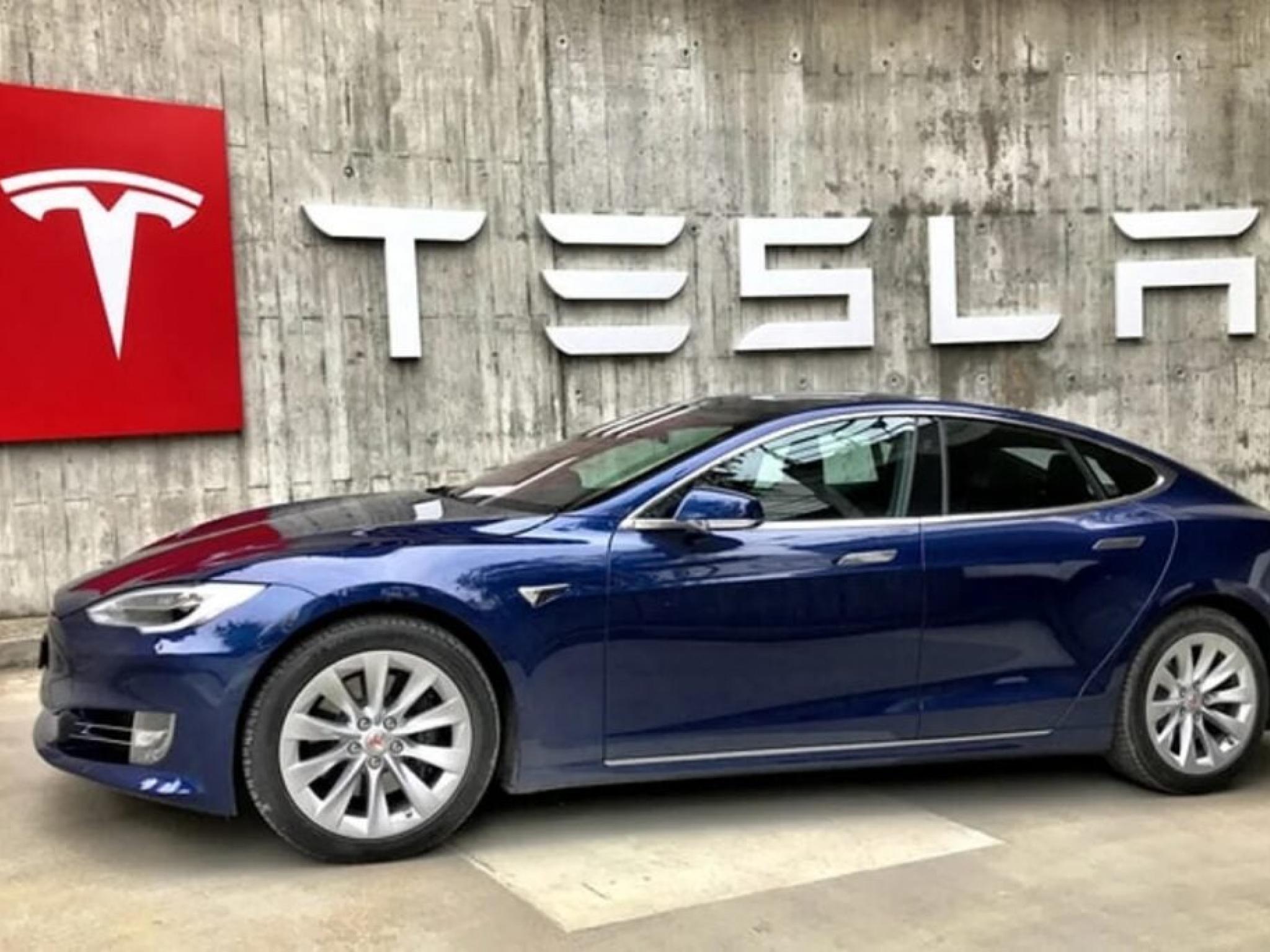 Tesla Çin’de 1,2 milyon aracı geri çağırıyor