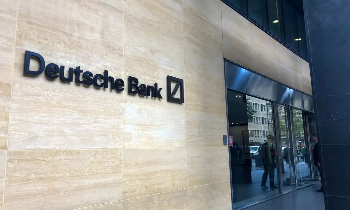 Deutsche Bank’ın kârı 77% düştü