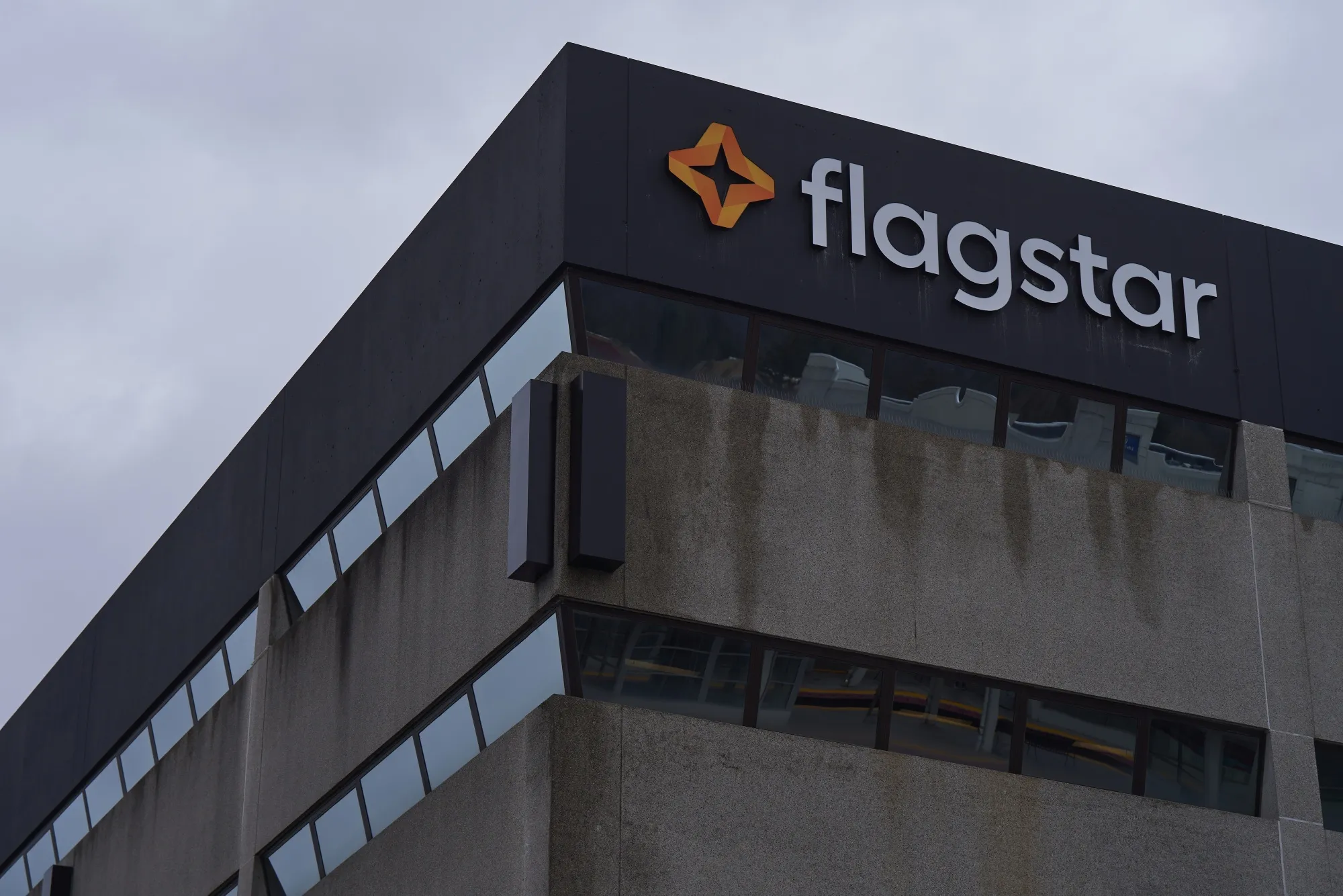 Flagstar Financial üçüncü çeyrekte zararını azalttı
