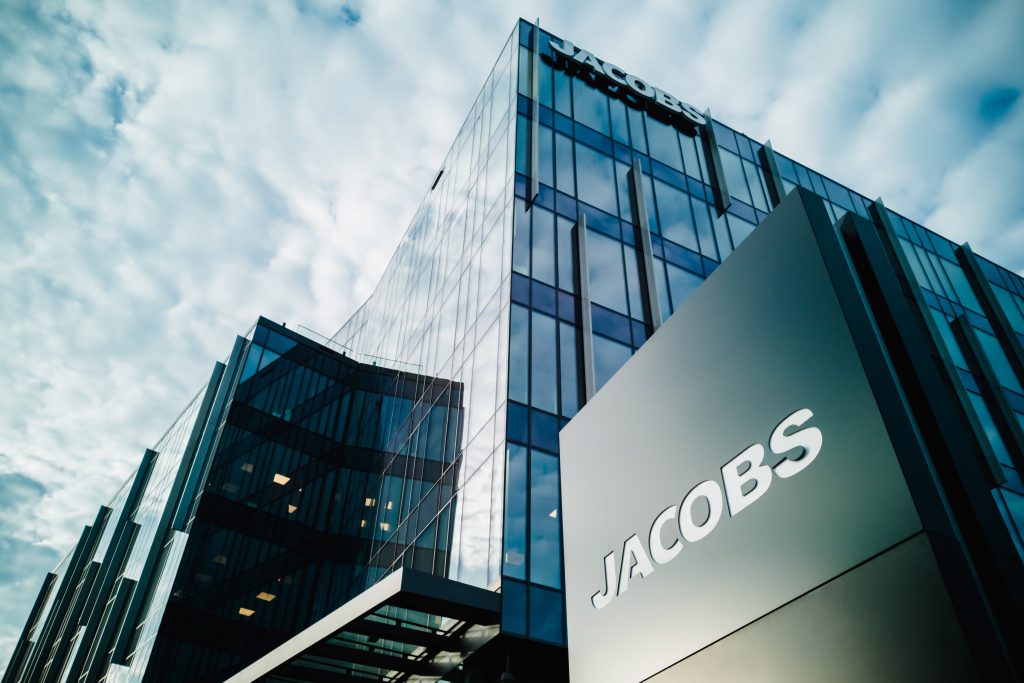 Jacobs Solutions’ın zayıf kârı güçlü gelirlerle dengelendi