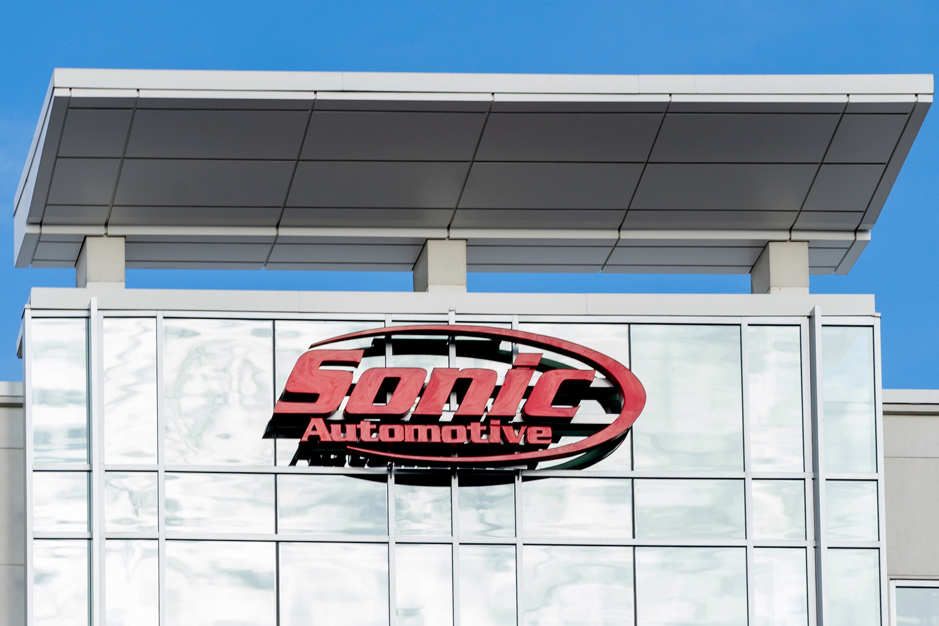 Sonic Automotive’in kârı beklentileri aştı