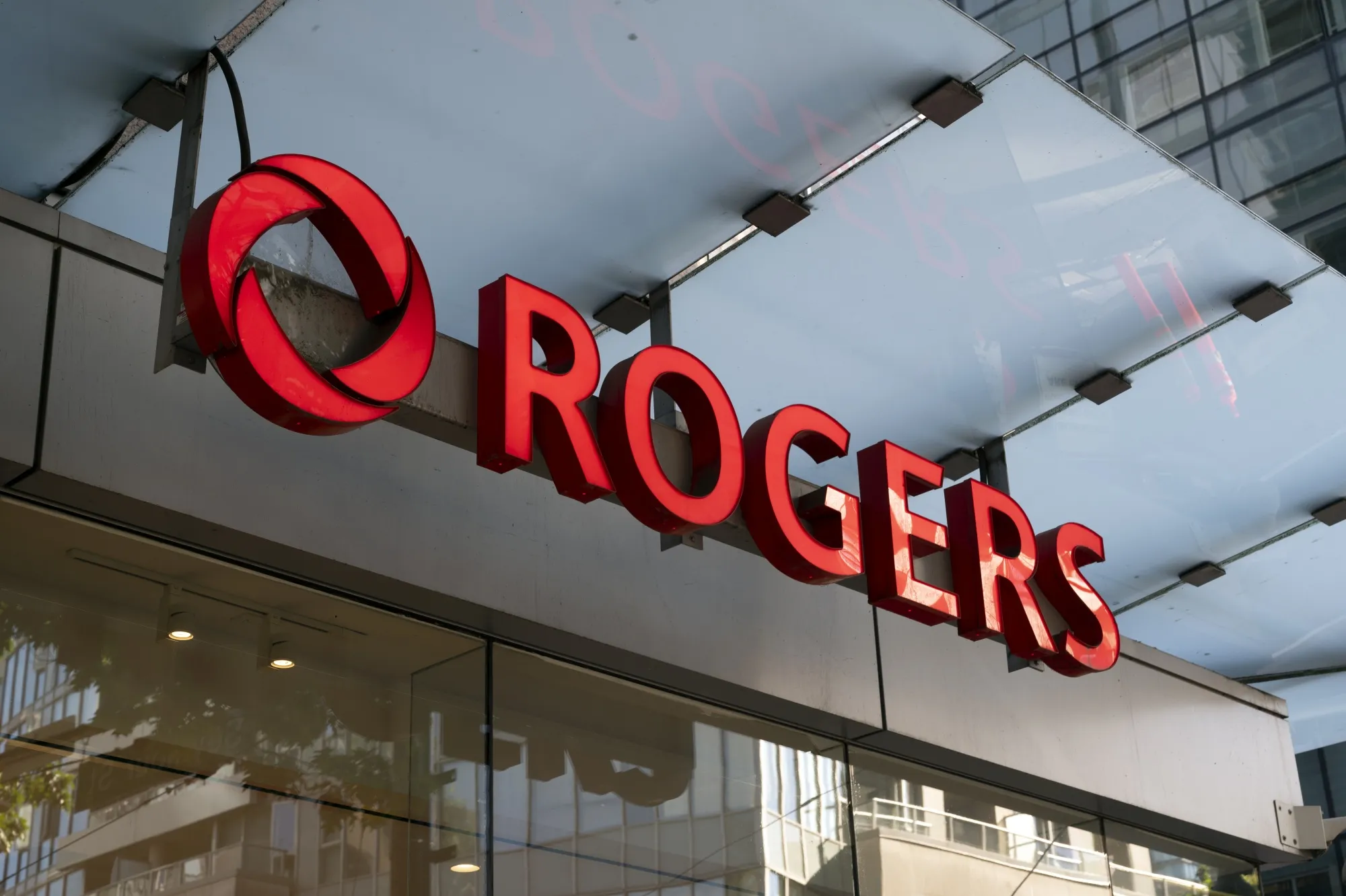 Rogers’ın geliri ve kârı düştü