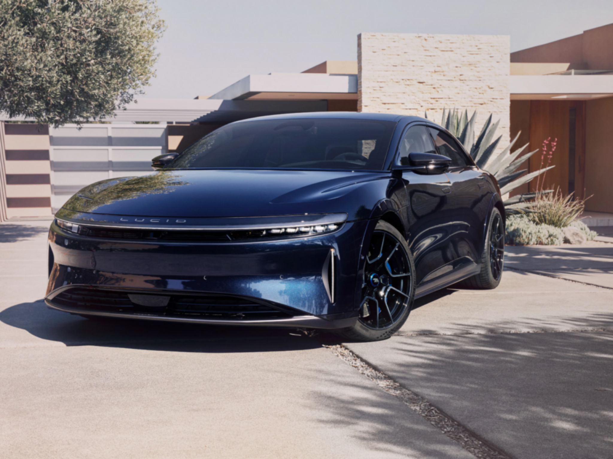 Lucid Motors Suudi Kupası’na özel araç üretti