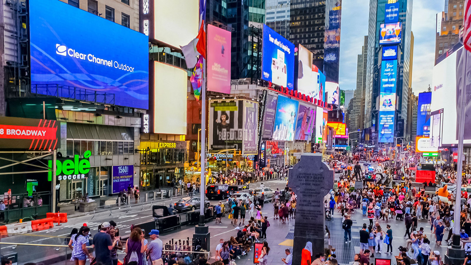 Clear Channel Outdoor’un gelirleri düştü