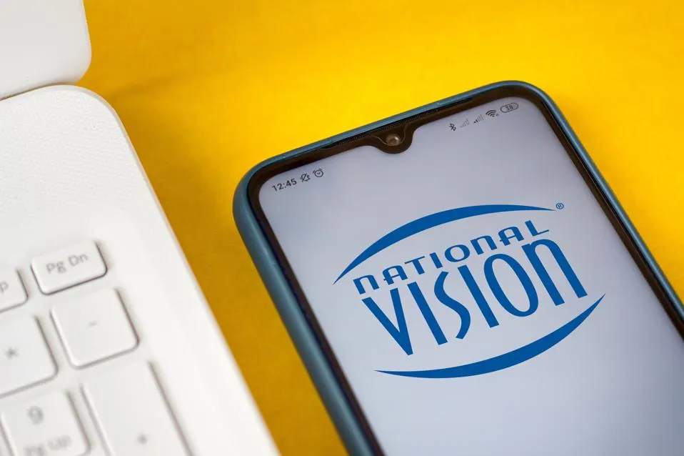 National Vision’ın zararı beklentilerin altında geldi, gelirleri arttı