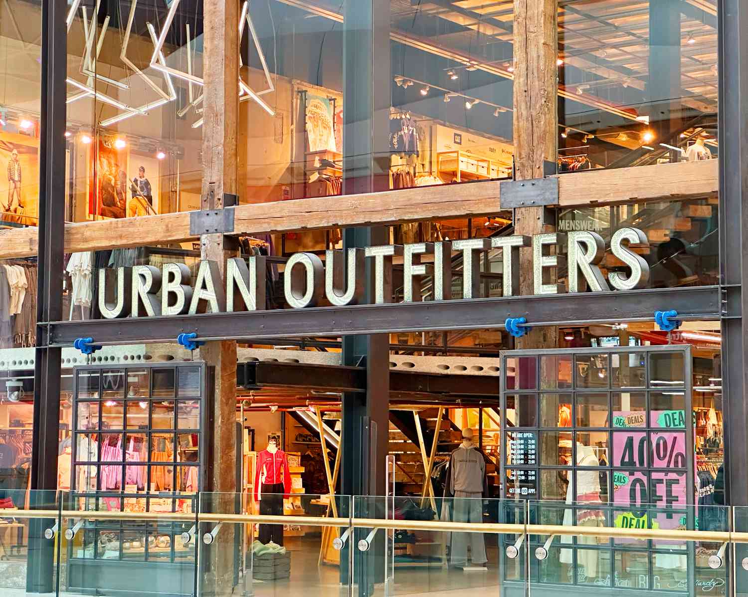 Urban Outfitters’ın kârı beklentileri aştı