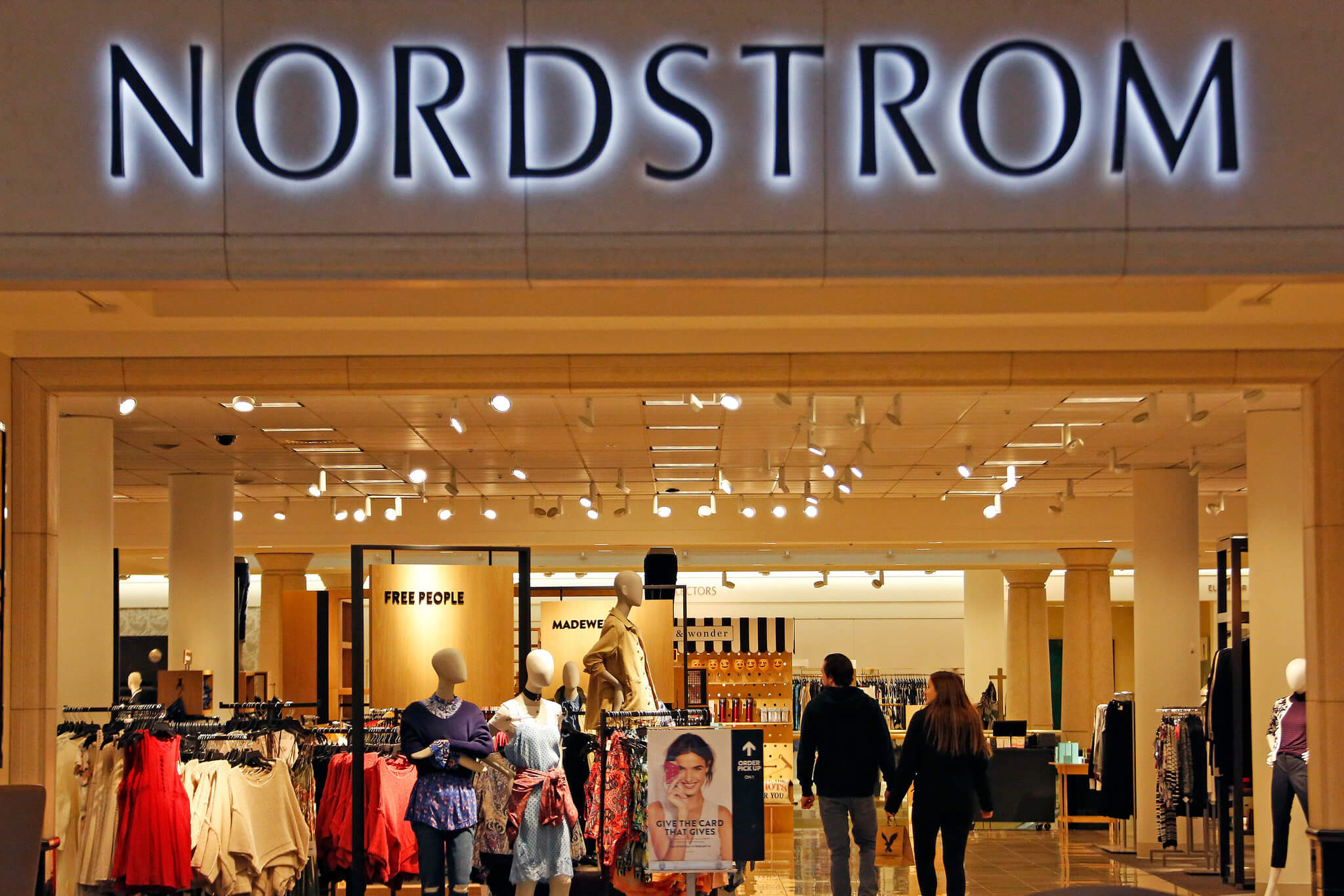 Nordstrom’un kârı beklentileri aştı