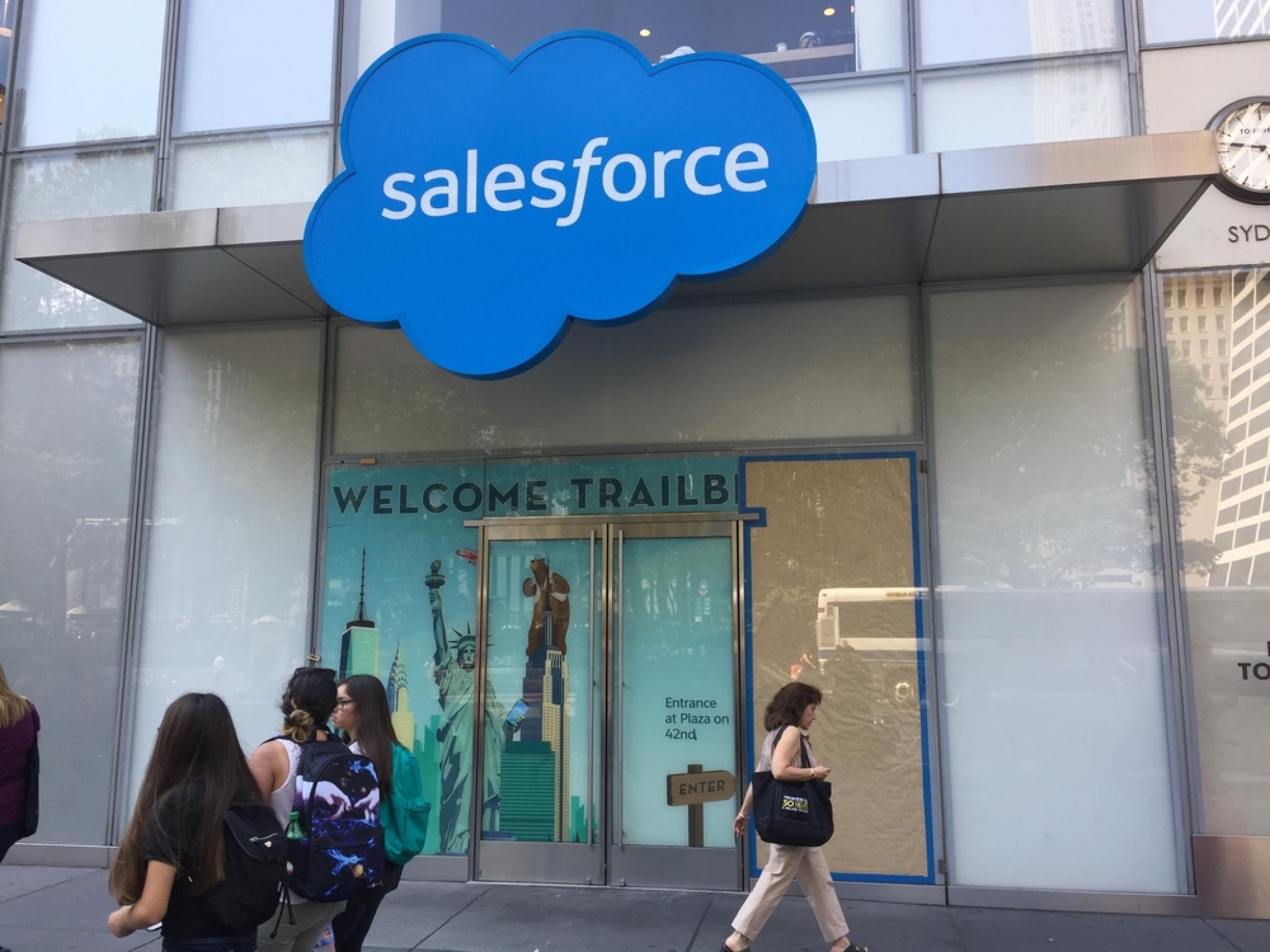 Salesforce’tan Singapur’a 1 milyar dolarlık yatırım
