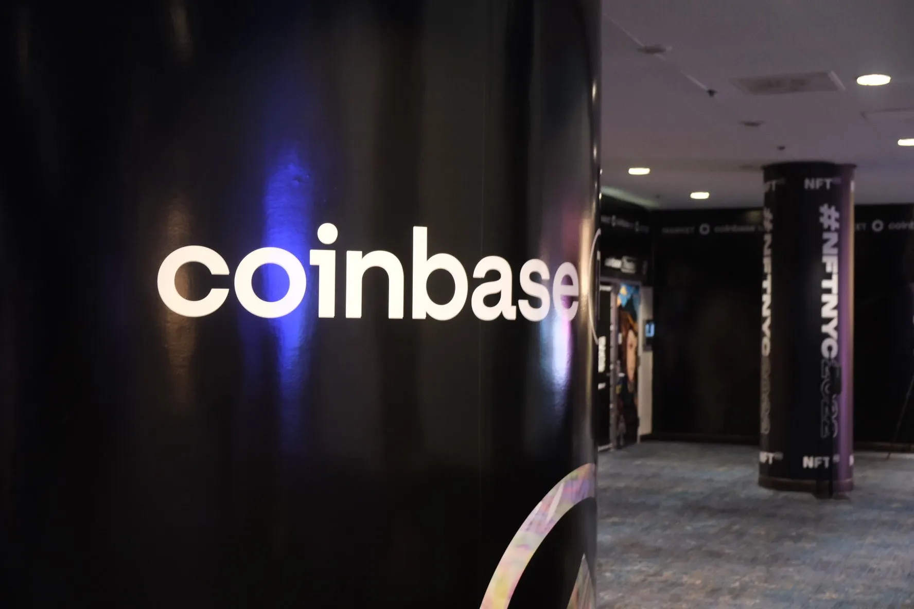 Coinbase, New York’ta Floki ve Turbo memecoin işlemlerini askıya alıyor