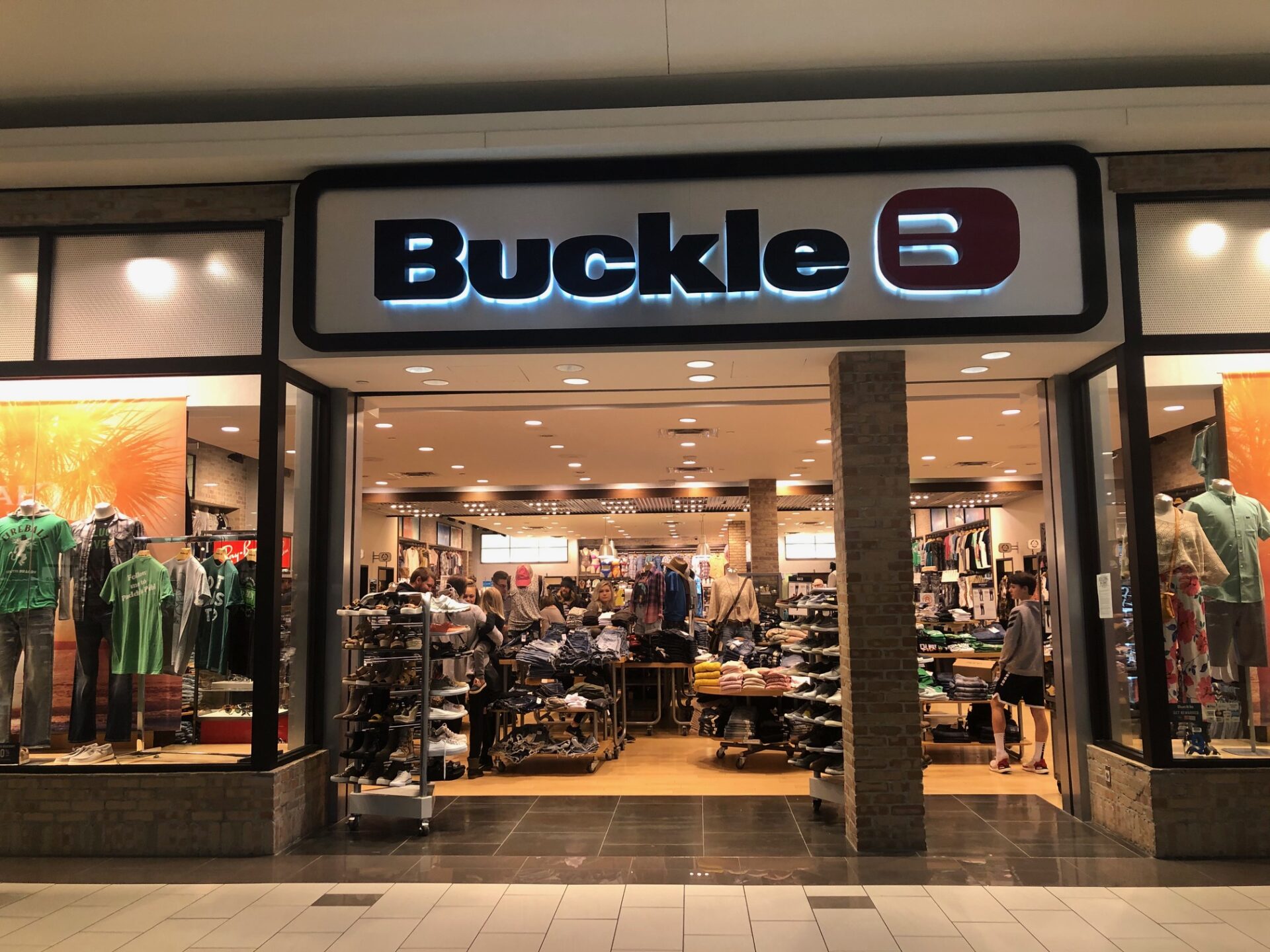 Buckle’ın dördüncü çeyrek kârı beklentiyi aştı
