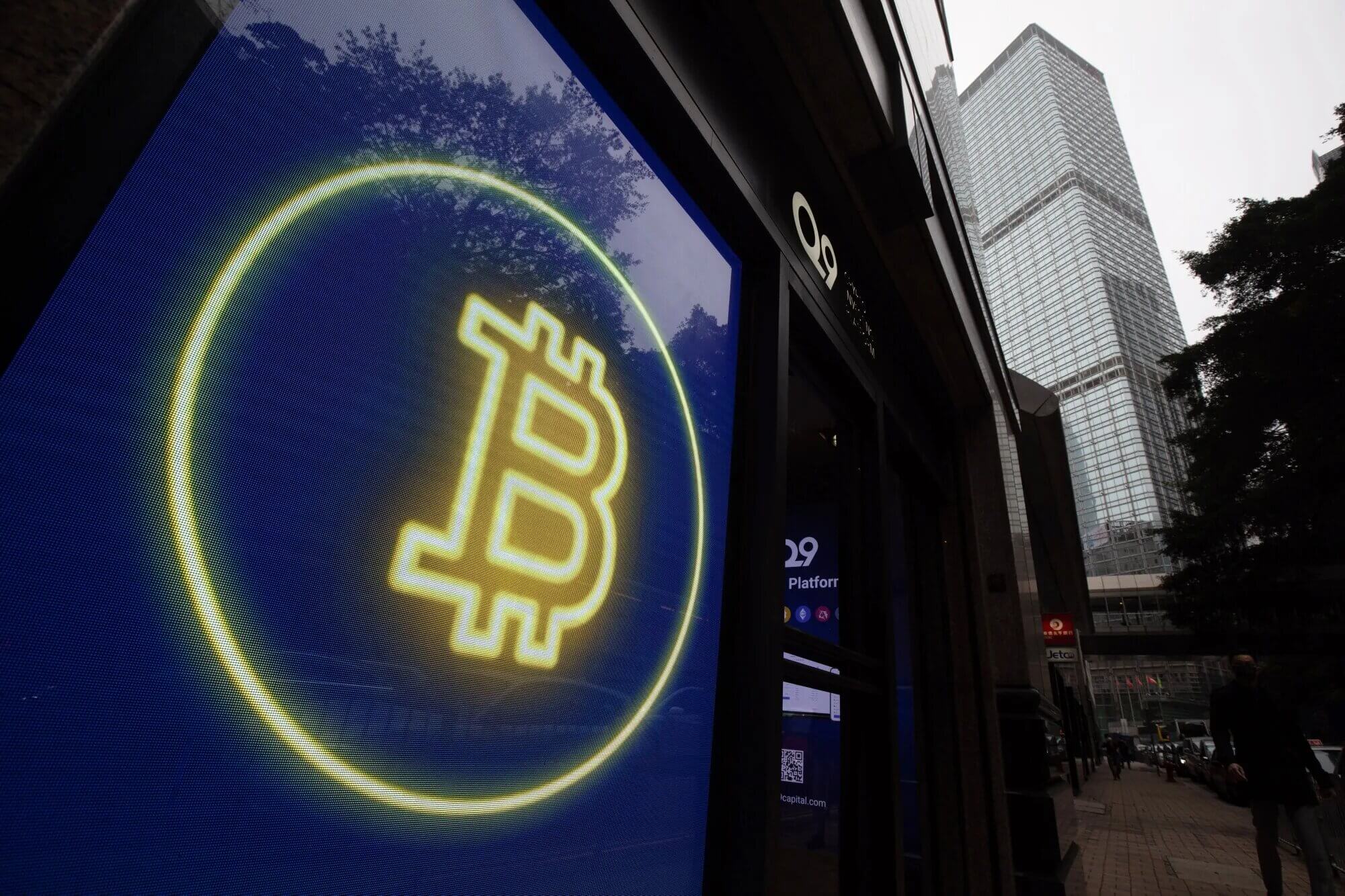 Ticaret savaşı endişeleri yatıştı, Bitcoin 87 bin doları aştı