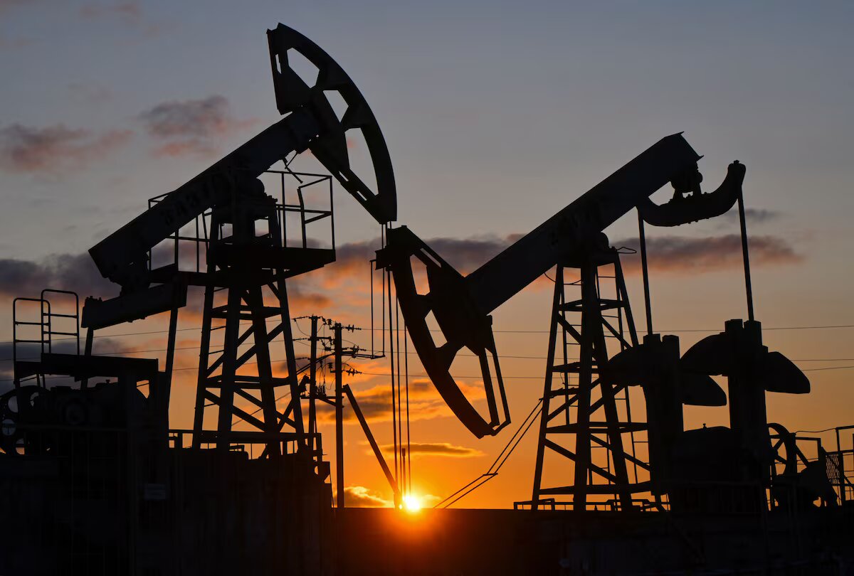 Petrol, ticaret karmaşası ve yaptırım endişeleriyle yükselişte