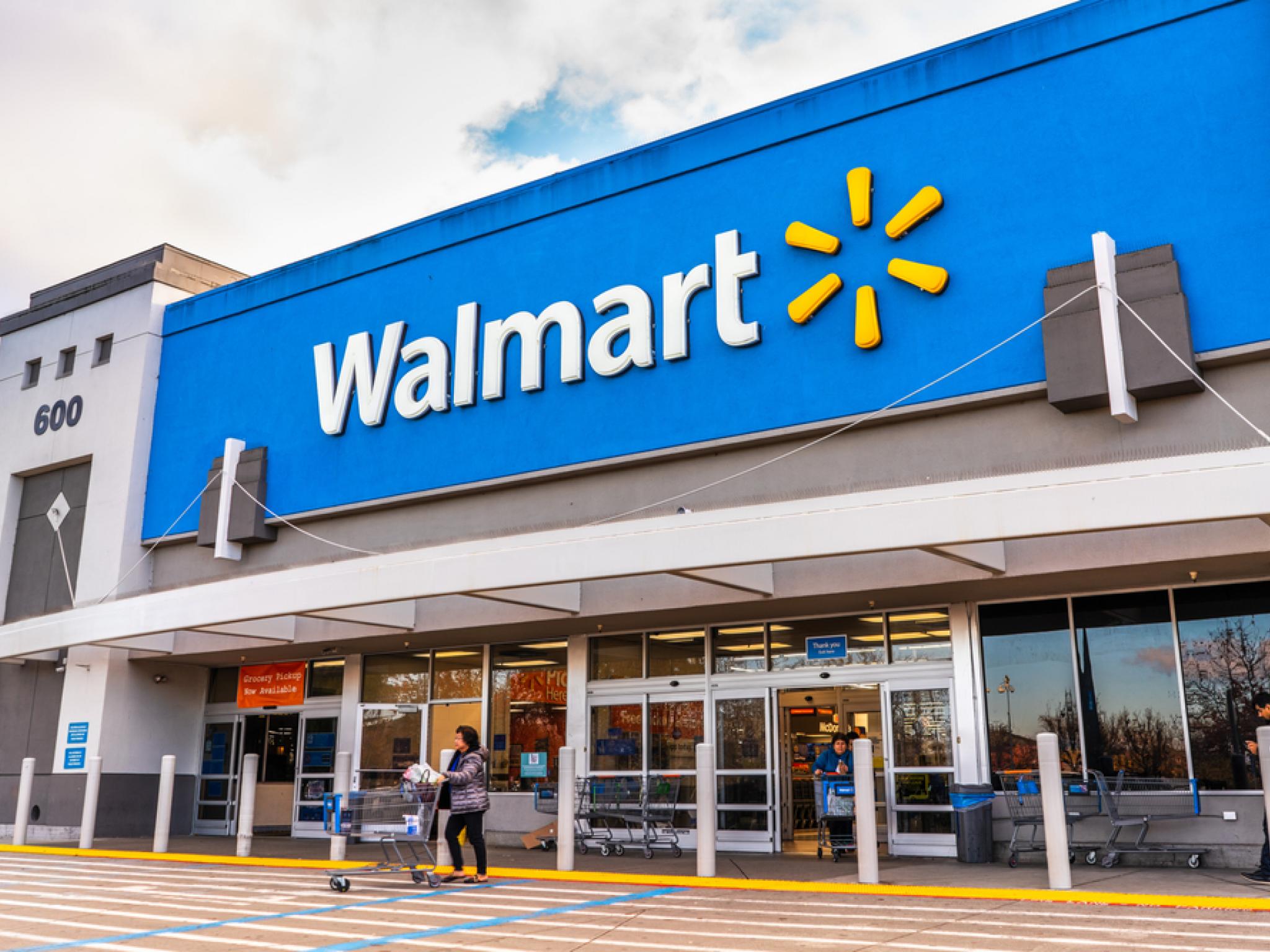 Walmart ilk çeyrek öngörülerini yineledi
