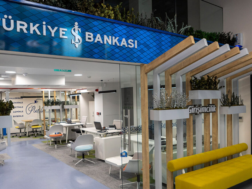 İş Bankası, 100 milyon avroluk kredi anlaşması imzaladı