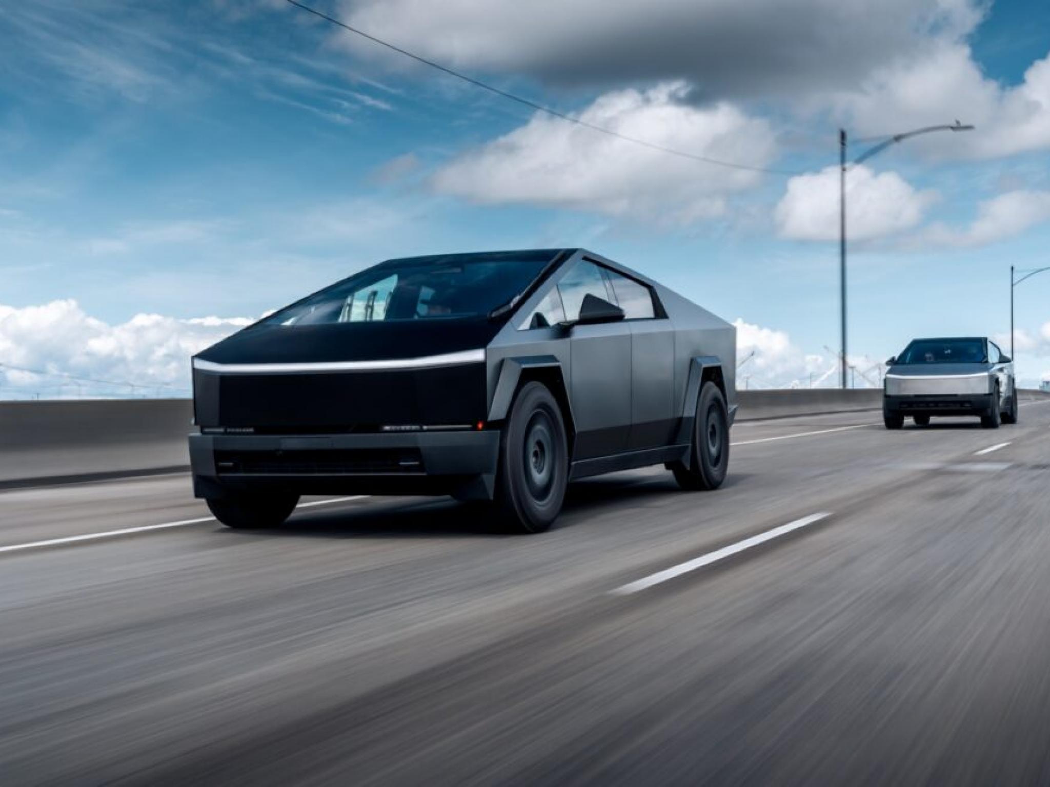 Tesla’dan Cybertruck’a yeni donanım seviyesi