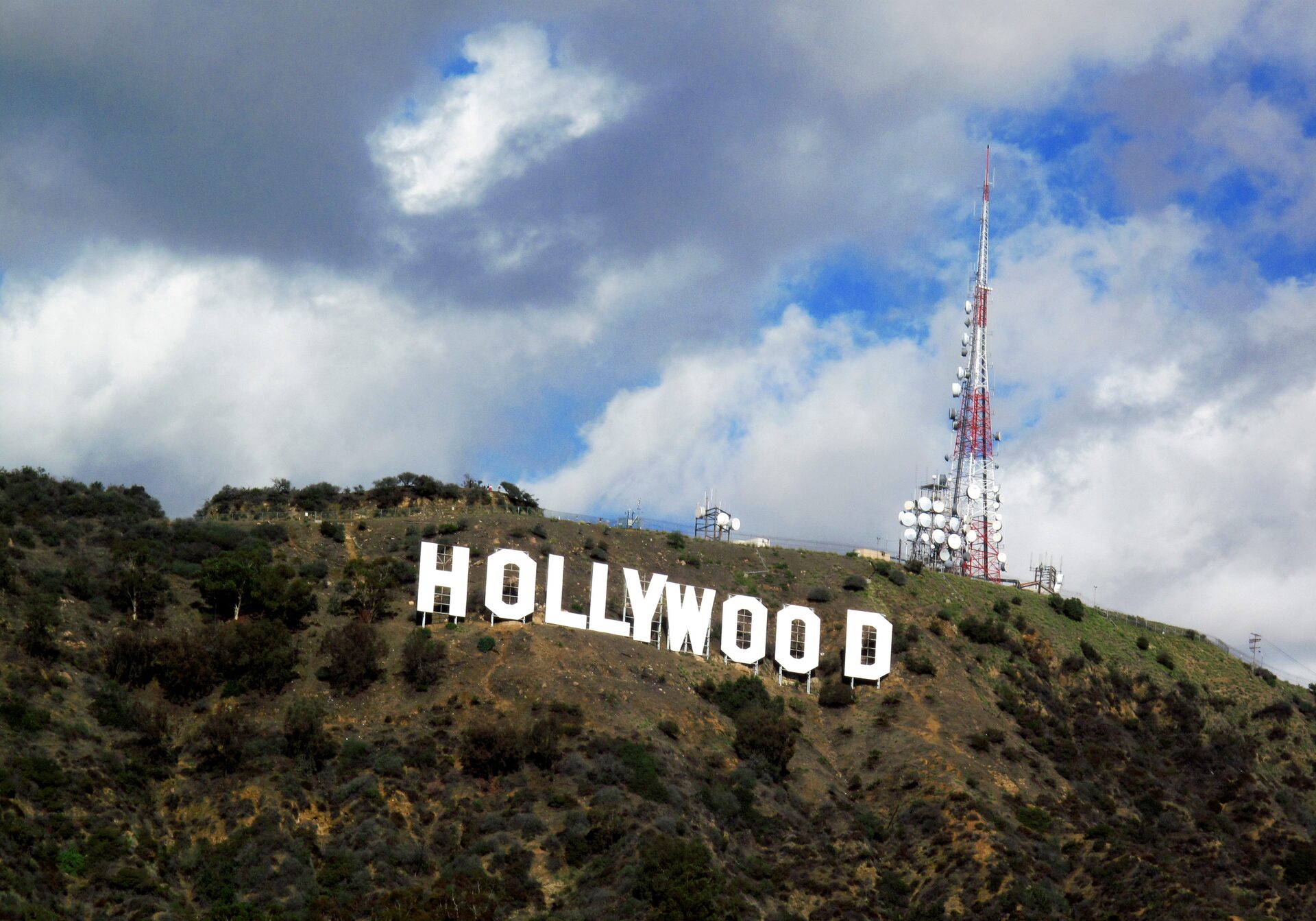 Çin, Hollywood film ithalatını kısıtlıyor