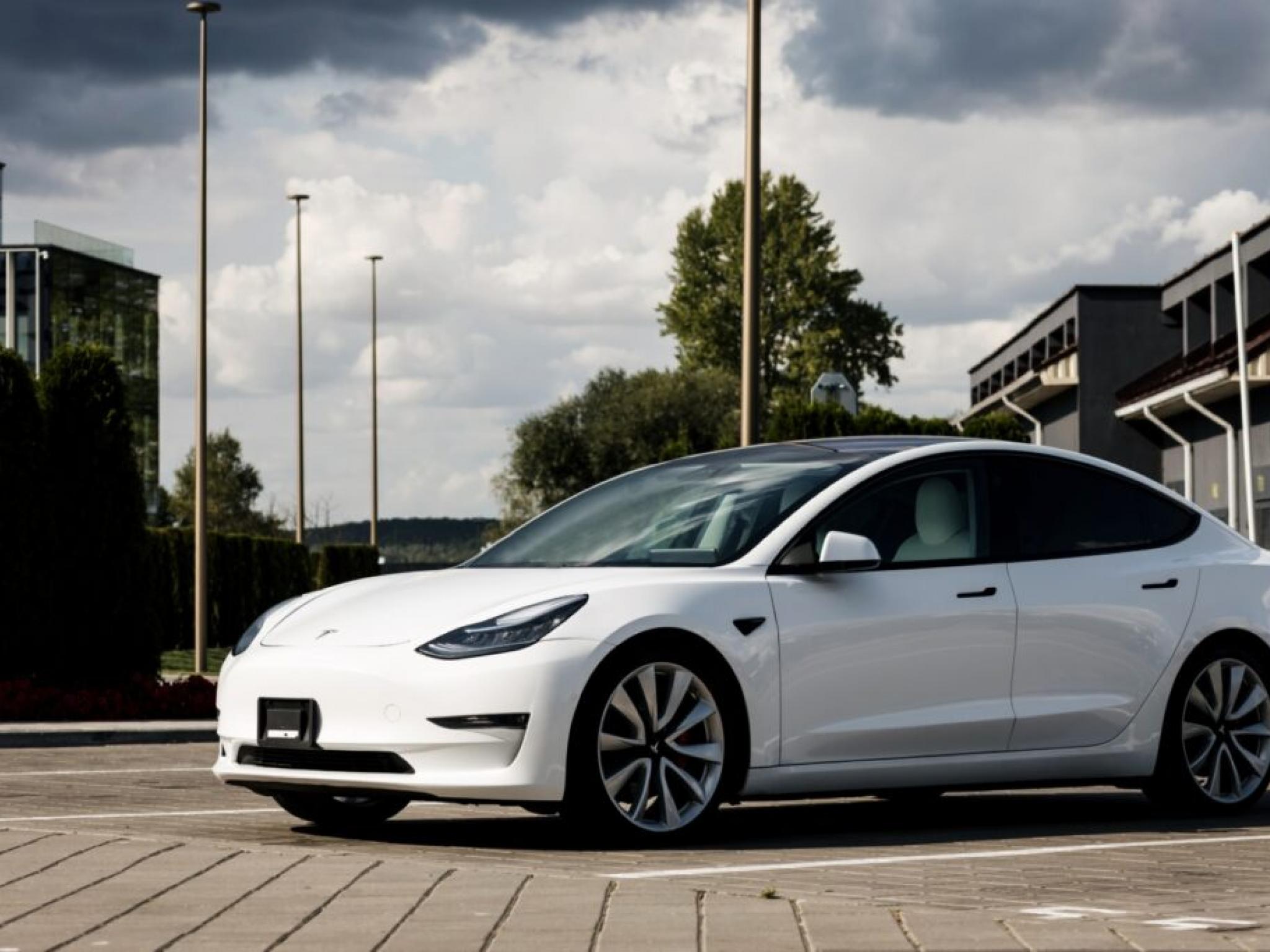 Tesla, Model Y’nin daha ucuz versiyonunu piyasaya sürdü