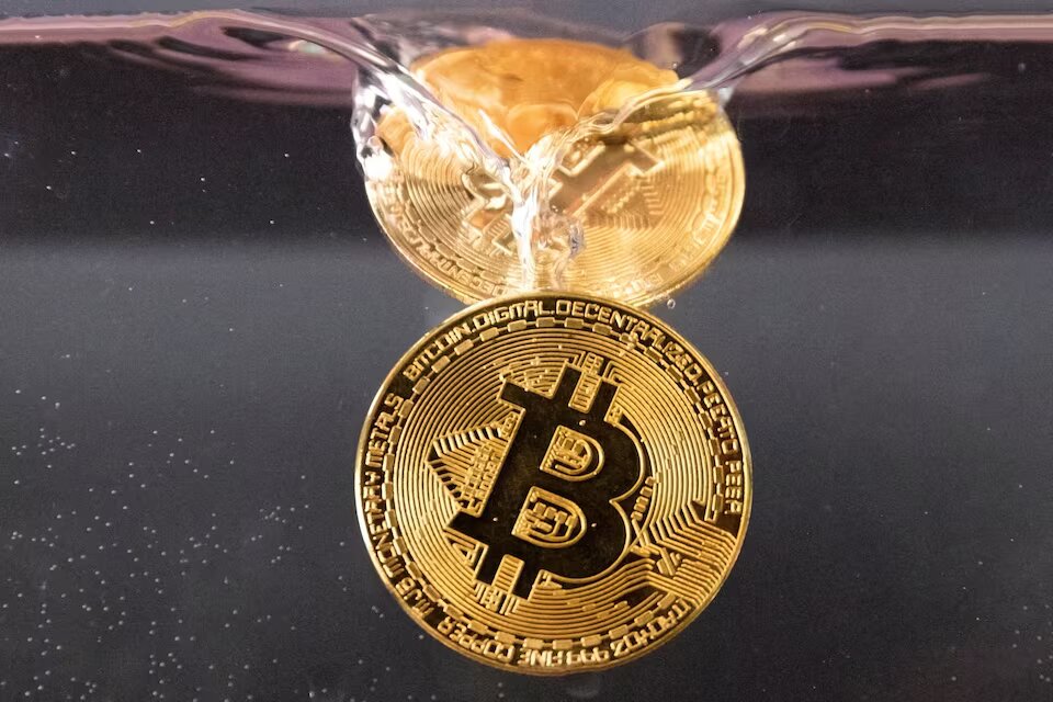 Bitcoin ayrışıyor mu? Lider kripto varlık yükselirken hisseler düşüyor