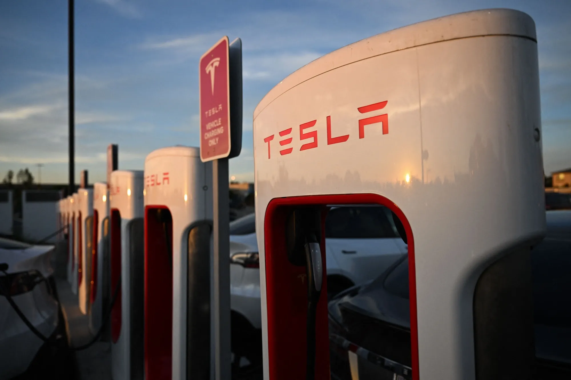 Tesla direktörlerinden 203,3 milyon dolarlık insider satışı