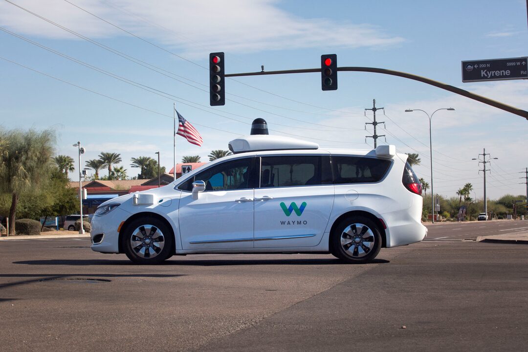 Waymo, 10 milyon ücretli robotaksi yolculuğuna ulaştı