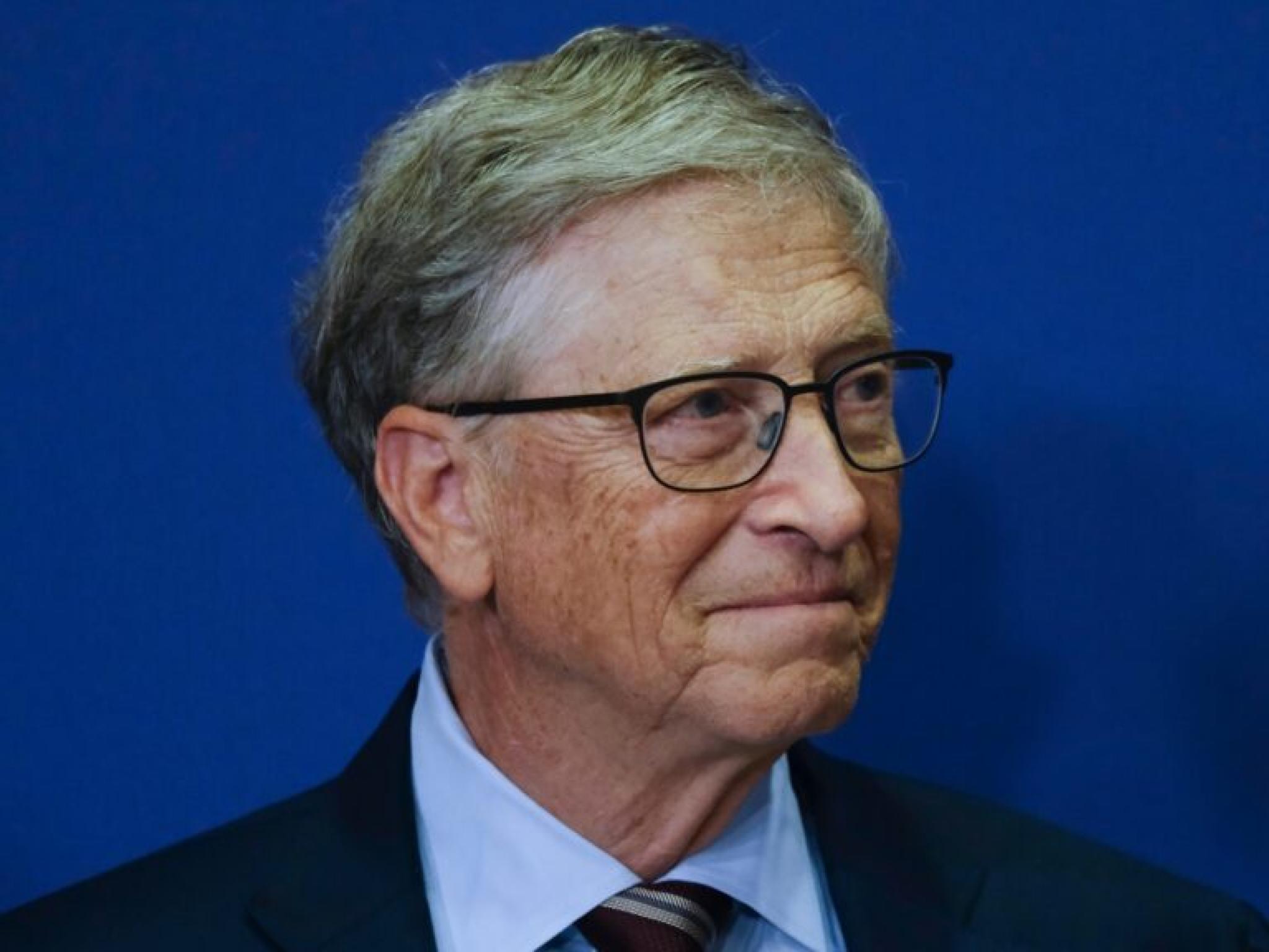 Gates bir hissede ağırlığını artırdı, bir hissede pozisyonunu azalttı
