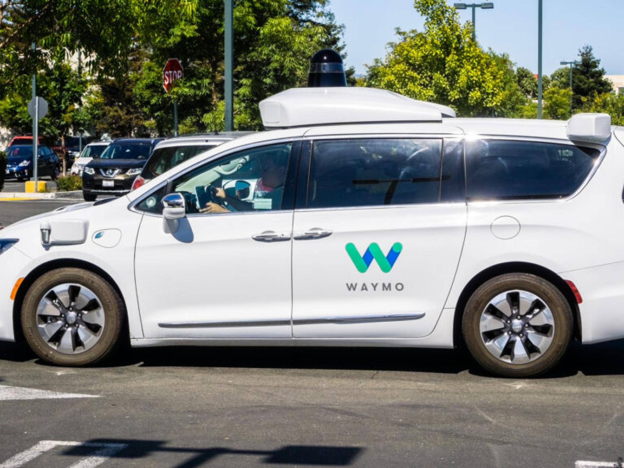 Waymo otonom taksi testlerini genişletiyor
