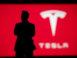 Tesla uçan araba üretebilir
