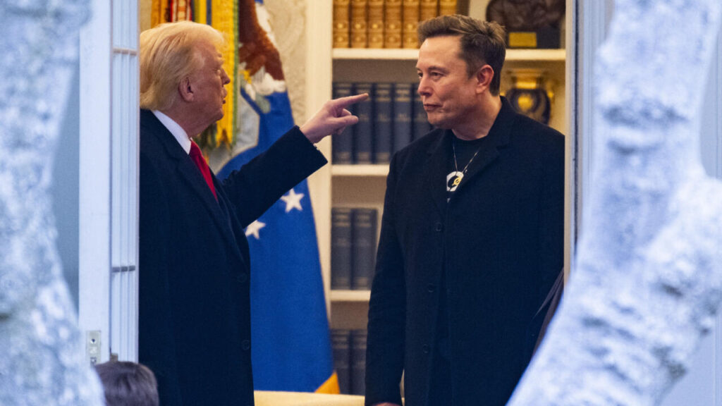 Trump vs. Musk: Tesla’da çöküşe neden olan tartışmanın perde arkasında ne var? Trump vs. Musk: Tesla’da çöküşe neden olan tartışmanın perde arkasında ne var?