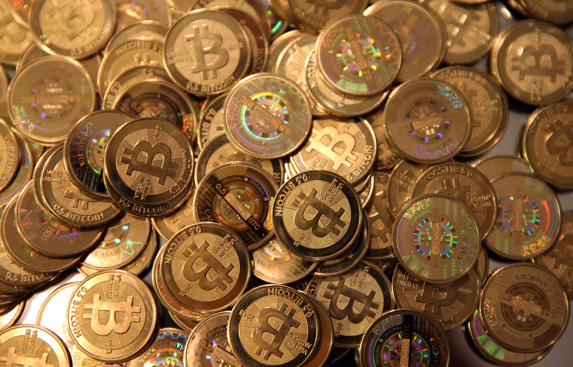 Bitcoin zirvesine 2% uzakta, altcoin’ler yükselişe geçti